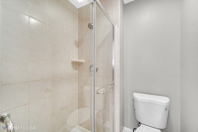 Building Photo - 920 Surrey Dr