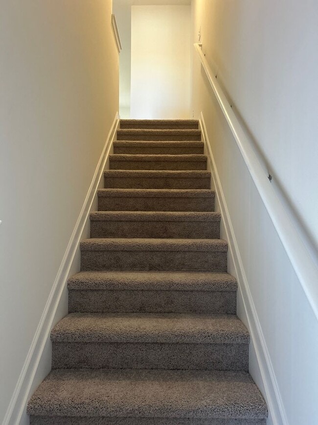 Building Photo - Brand New Townhome in the heart of Newton!