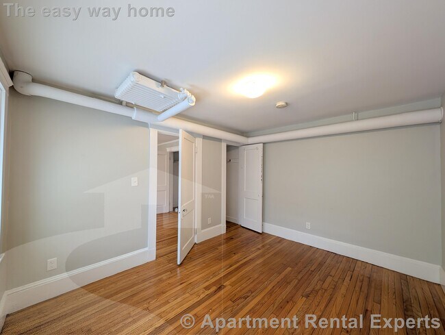 Building Photo - 156-158 Summer St Unit #B2
