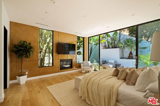 Building Photo - 1516 Forest Knoll Dr