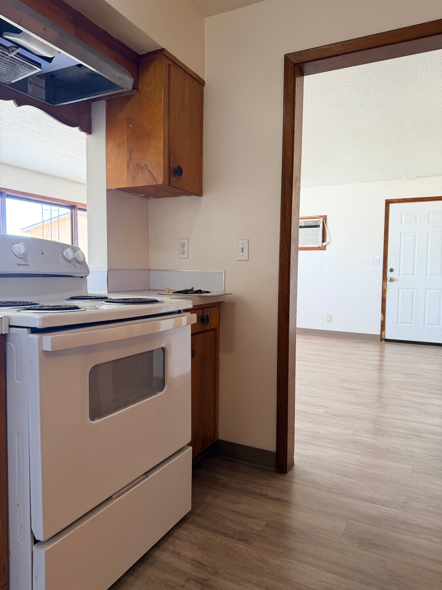 Building Photo - 539 W Crest Dr