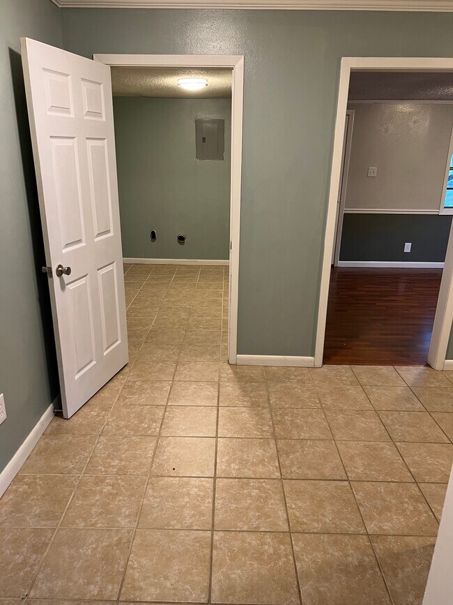 Building Photo - 119 Fairlane Dr