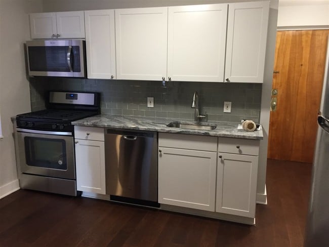 Building Photo - 787 Summit Ave