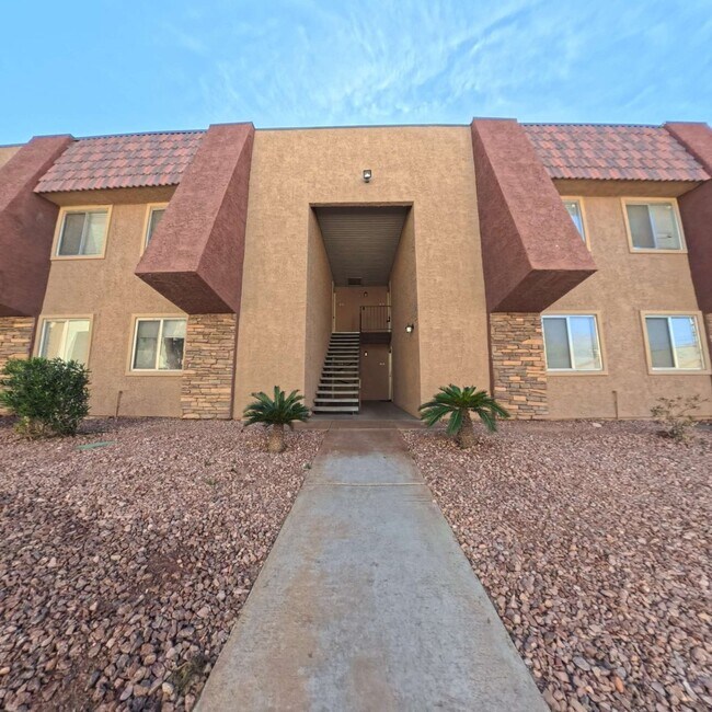 Building Photo - Gated Community | Close To The Strip | 2nd Floor Unit