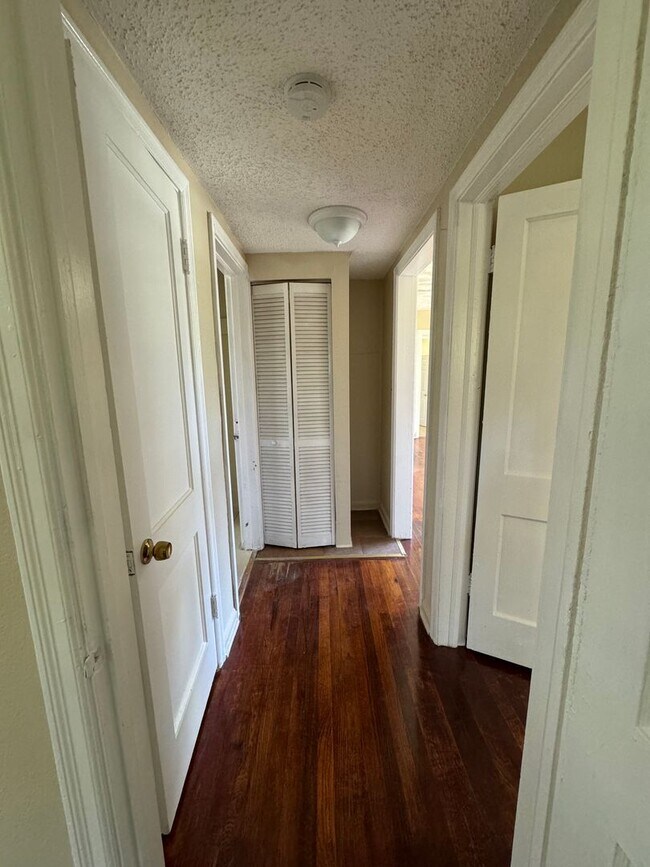 Building Photo - Charming 3 Bedroom Home for Rent in Jacksonville