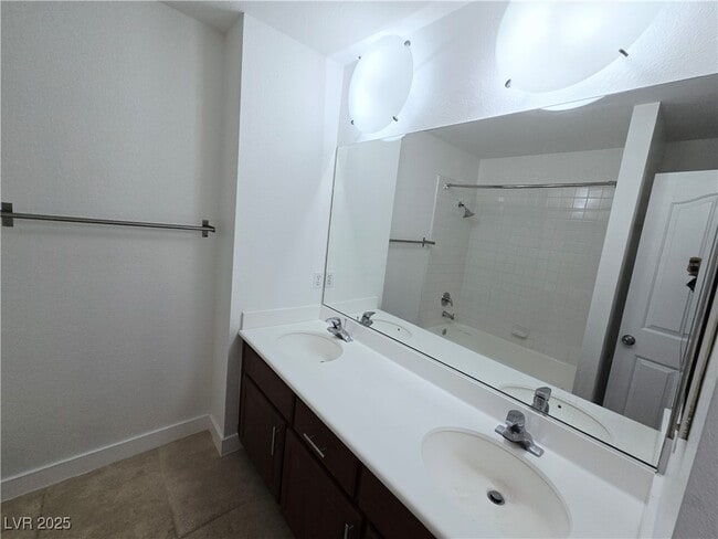 Building Photo - 8528 W Gilmore Ave