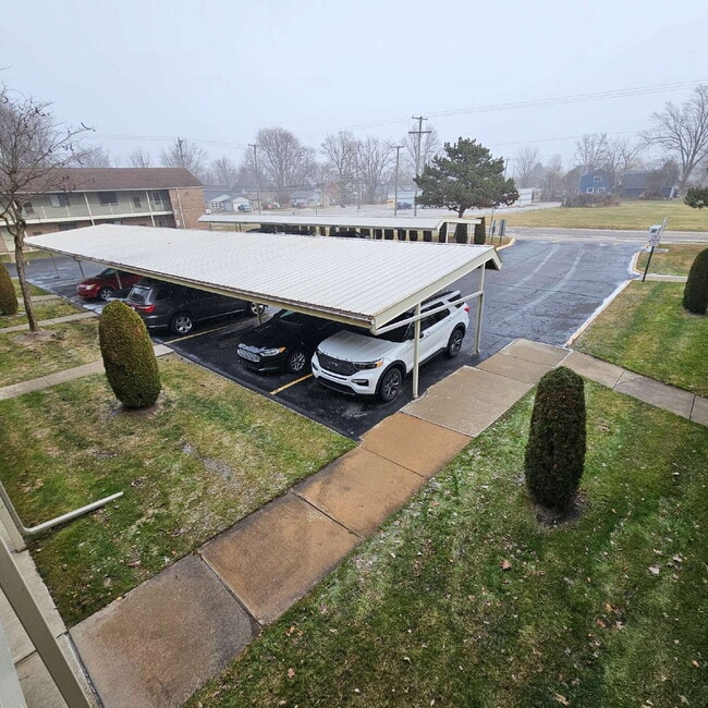 Building Photo - 1 Bedroom Condo Close to Lake St. Clair. Upper Unit with Spacious Living Room, Large Bedroom and ...