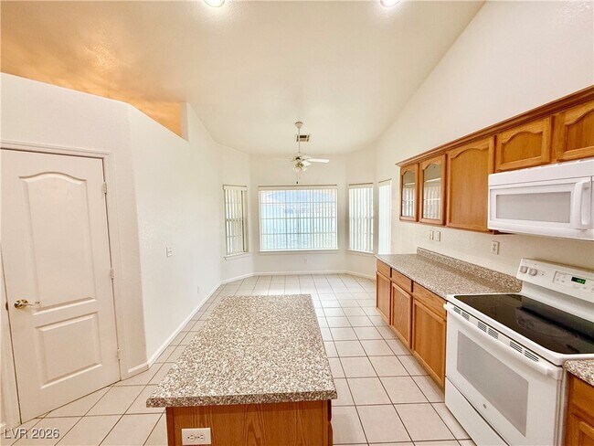 Building Photo - 5421 N Fleetwood Pl