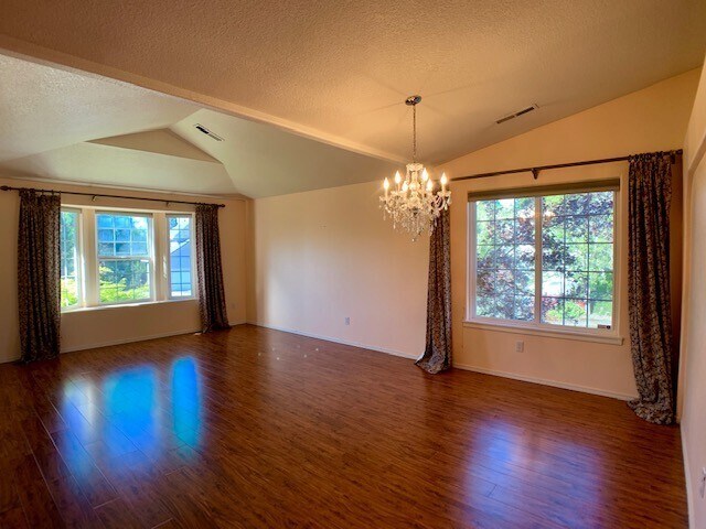 Building Photo - Unique 4 Bedroom Home- Minutes to Vancouve...