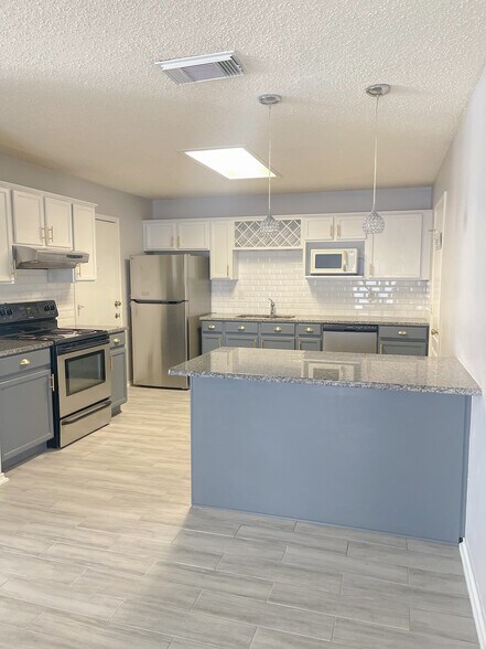 Building Photo - 6839 Flatstone Pass
