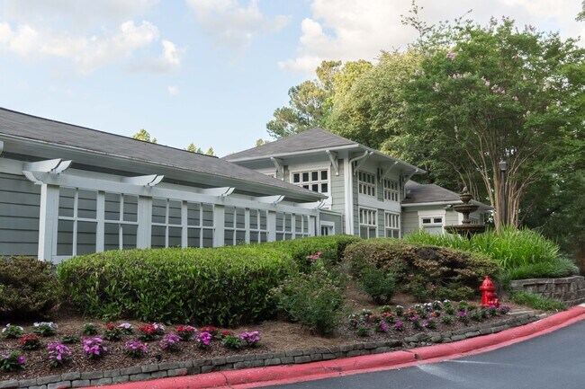 Building Photo - 1126 Summit North Dr NE
