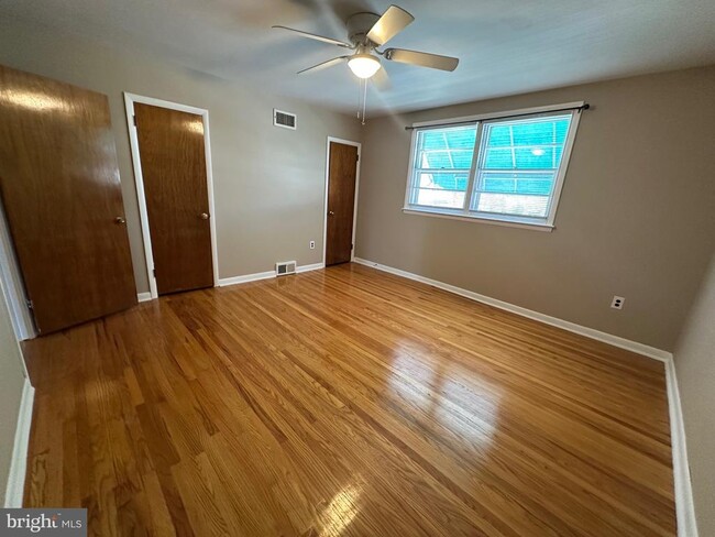 Building Photo - 3233 Comly Pl