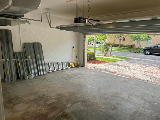 Building Photo - 1133 NE 40th Rd