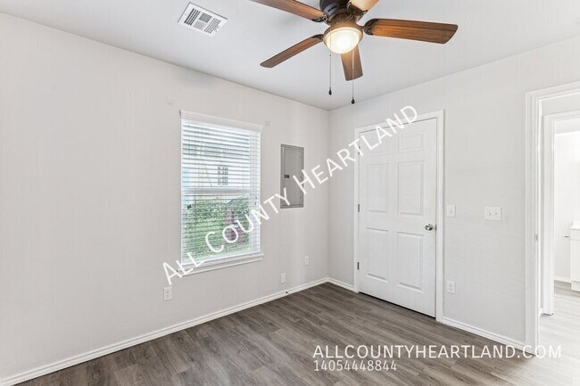 Building Photo - 307 W Wallace St