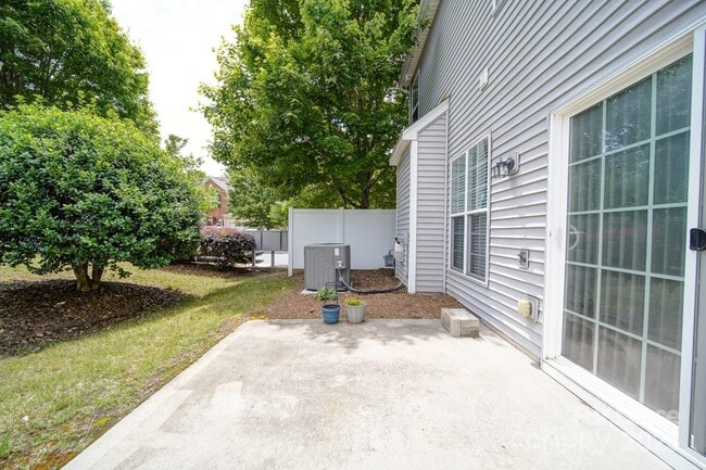 Building Photo - 9821 Carson Whitley Ave