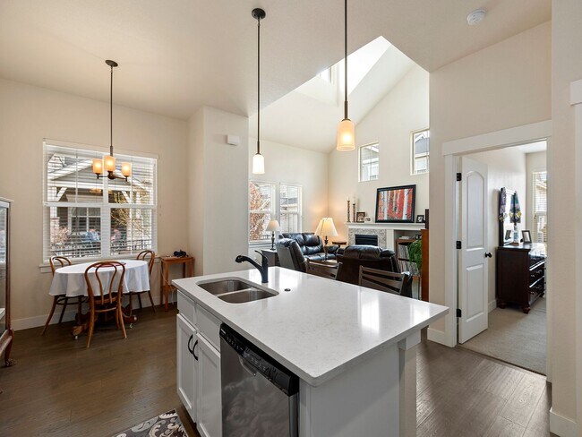 Building Photo - 3-Bedroom 2.5-Bath Townhome Loveland, CO!