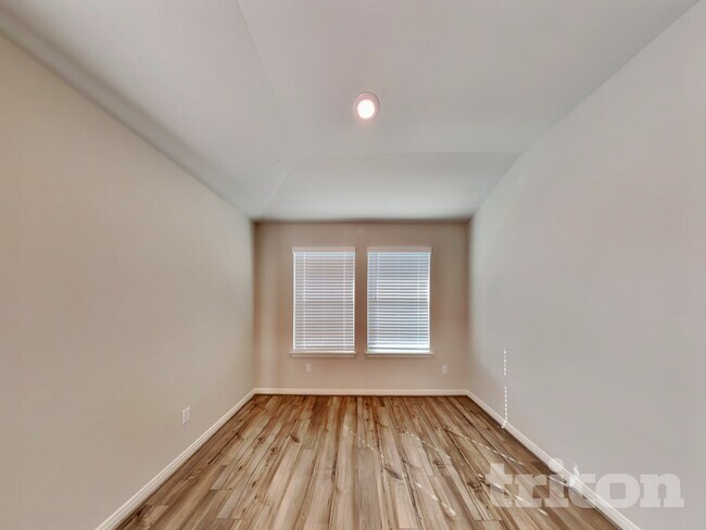 Building Photo - 5523 Shasta Pl