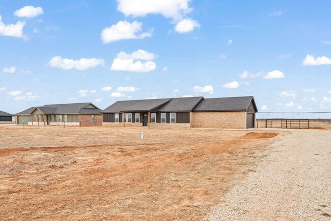 Building Photo - Country Living In Idalou ISD!