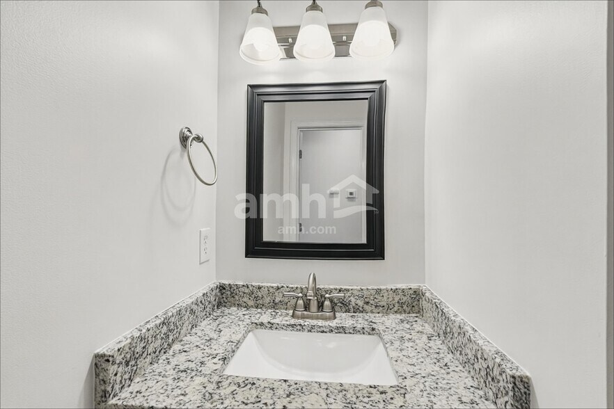 Building Photo - 294 Greystone Cir