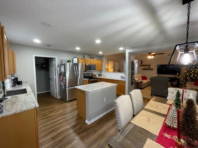 Building Photo - 12812 Anthem Ave