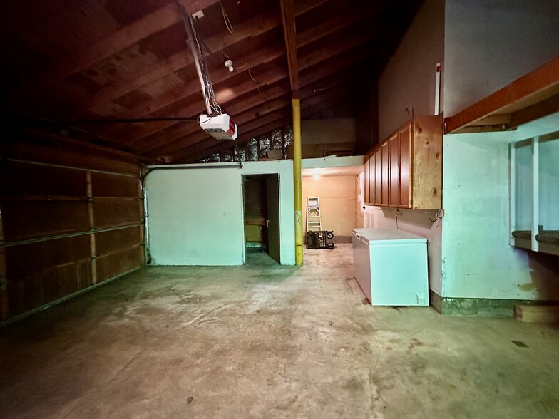 garage - 1647 Jeannette Plz NW