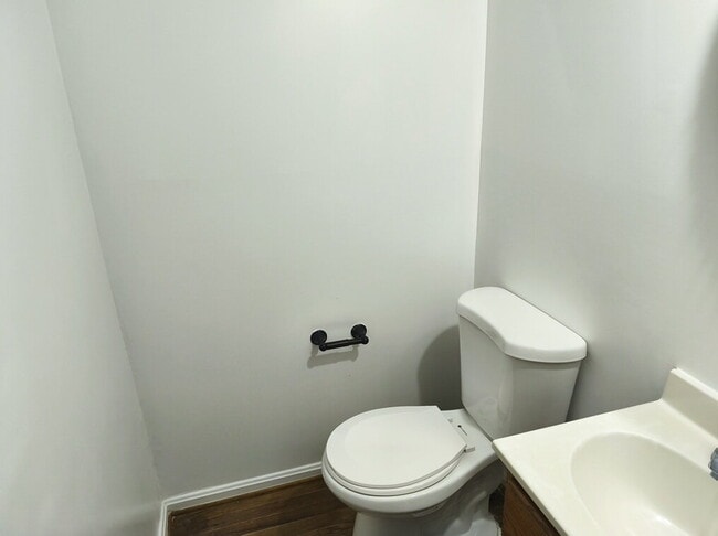 Building Photo - Spacious Alexandria Townhome in Convenient...