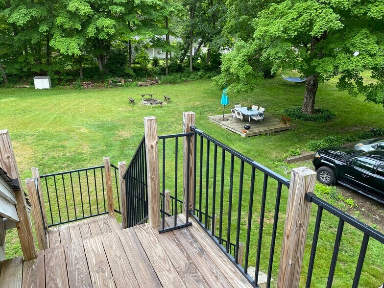 1/2 acre yard with island deck - 20 Collins Rd