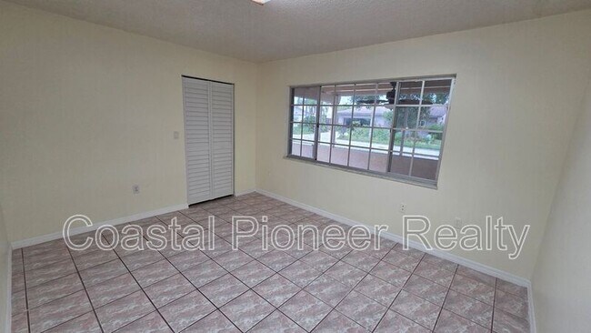 Building Photo - 4817 Cypress Tree Dr
