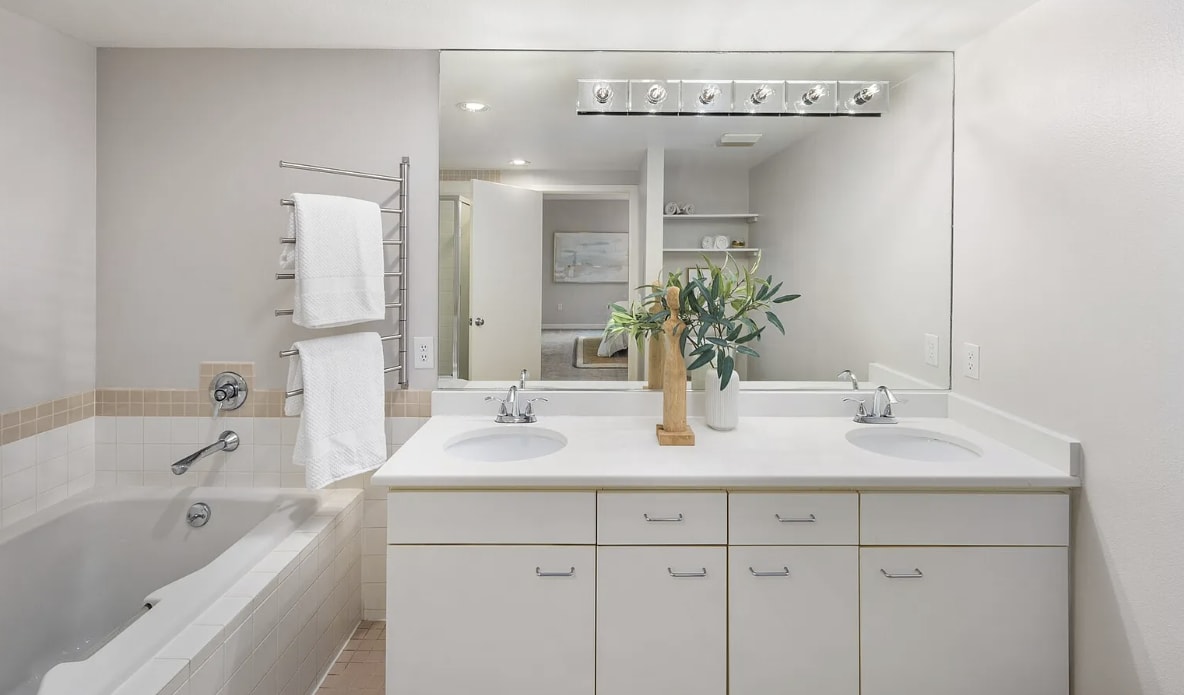 Building Photo - 1768 Aurora Ave N