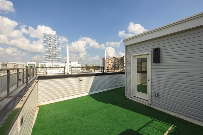 Building Photo - 1514 Master St