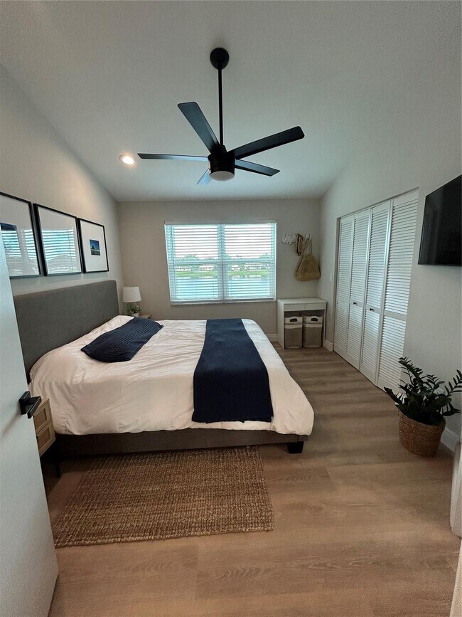 Building Photo - 711 SW 122nd Ave