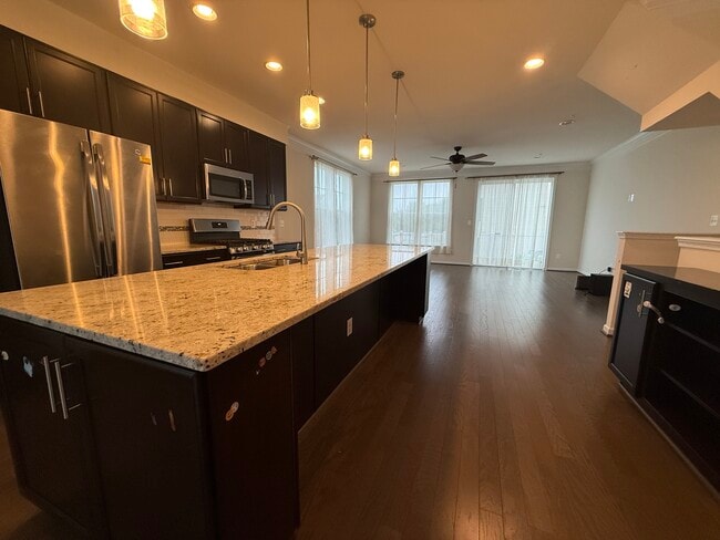 Building Photo - 5585 Peregrine Wy