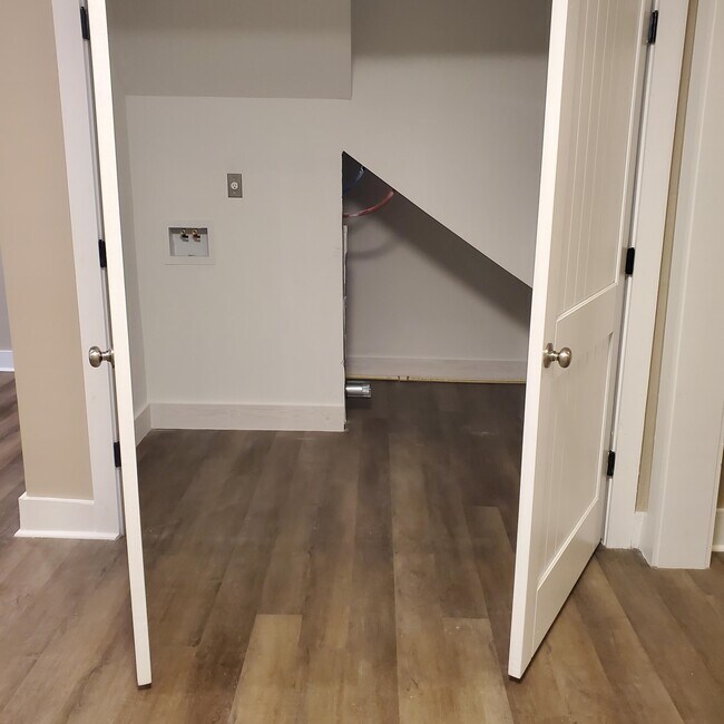 Building Photo - Percival 2005