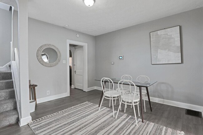 Building Photo - 1123-1125 Wilson Ave - 1125 Wilson Ave