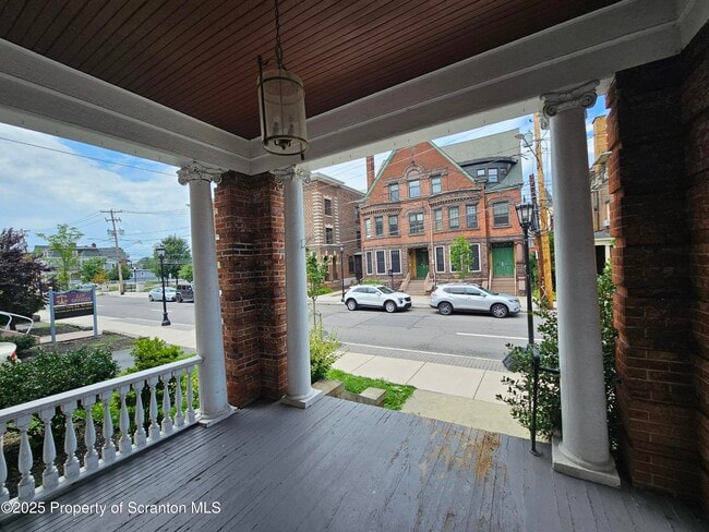 Building Photo - 218 S Franklin St
