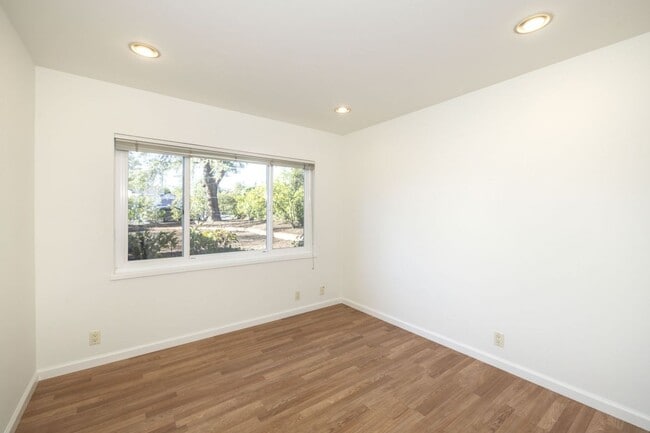 Building Photo - Wonderfully Located 3 Bed, 1 Bath Home- Close to Michell Park + Library, Shops, and More!