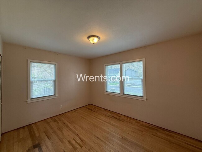 Building Photo - Charming South Hill Home with Flexible Living Space - Coming soon!
