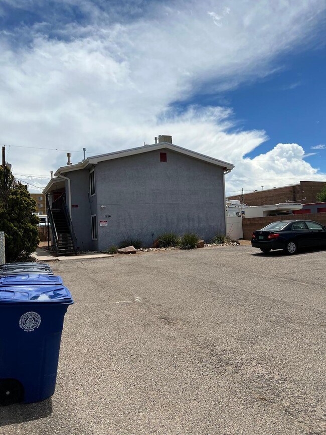 Building Photo - 1816 Buena Vista Dr SE