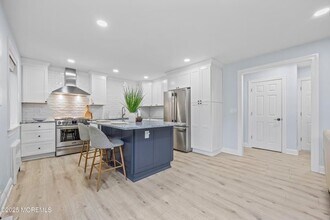 Building Photo - Renovated 2BR Condo