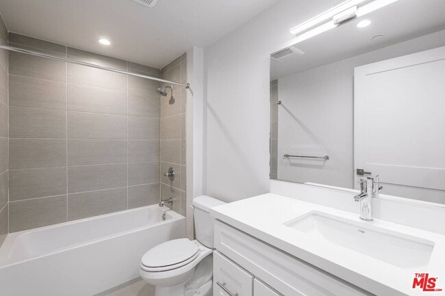 Building Photo - 3726 Kelton Ave