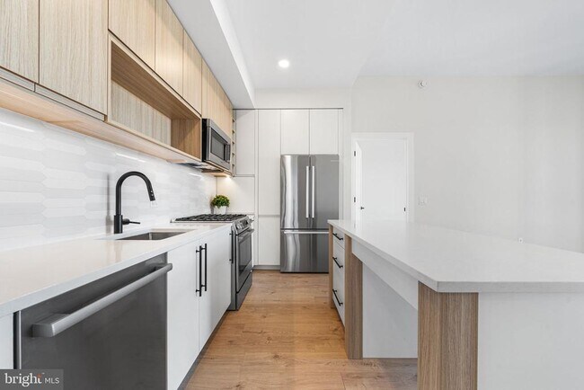 Building Photo - 255 W Falls Station Blvd