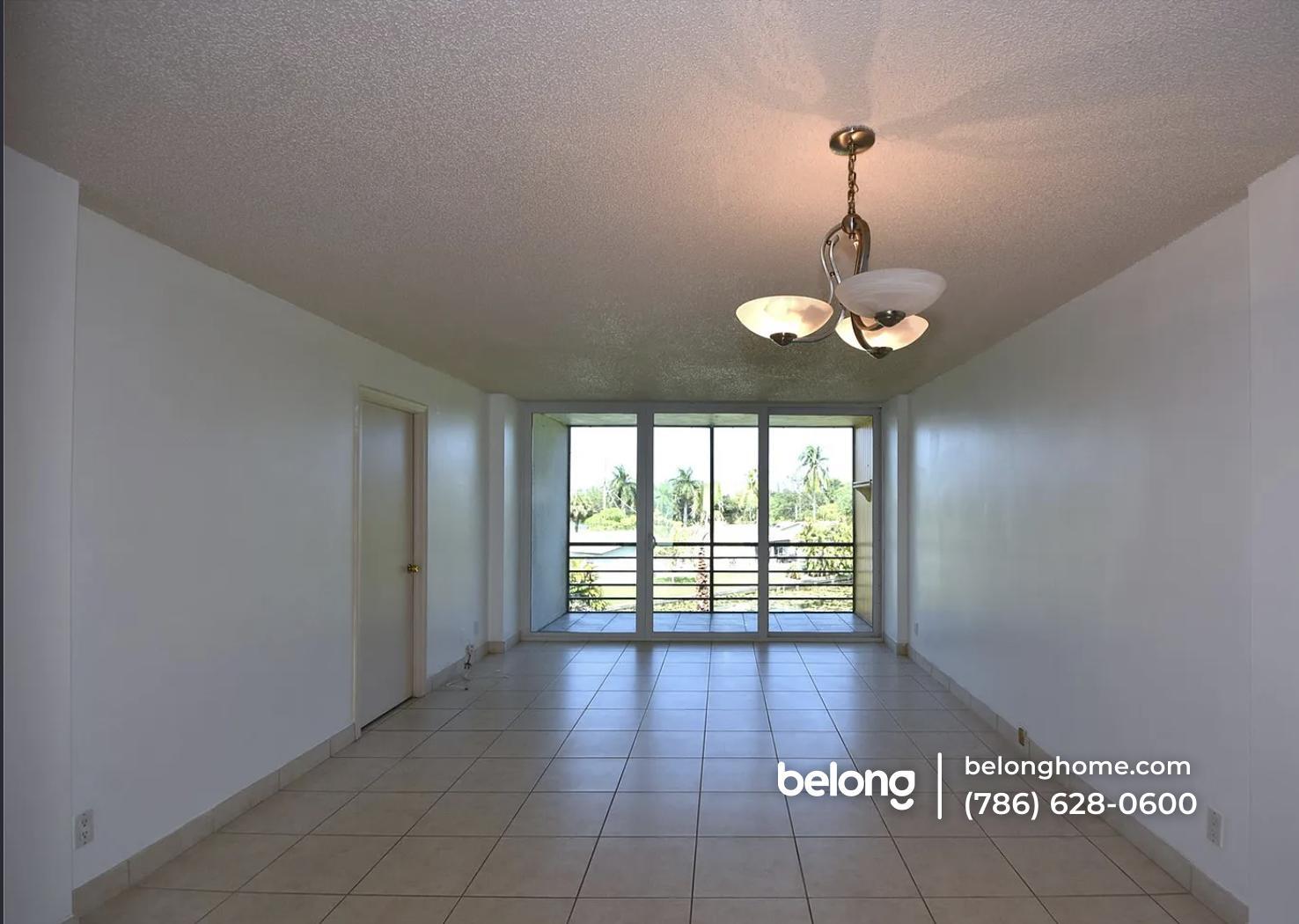 Building Photo - 121 Royal Pk Dr