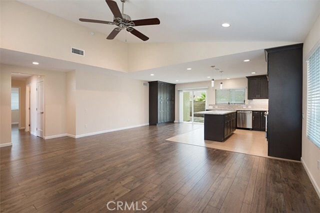 Building Photo - 602 Carnation Dr