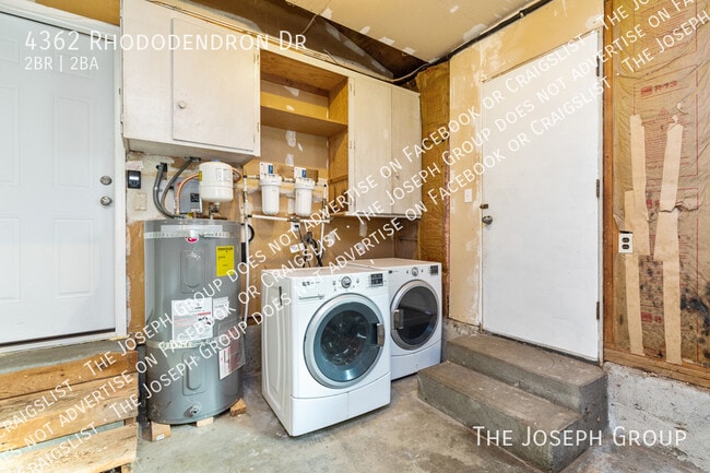 Building Photo - 4362 N Rhododendron Dr