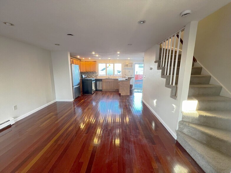 Building Photo - 86 Atwood St