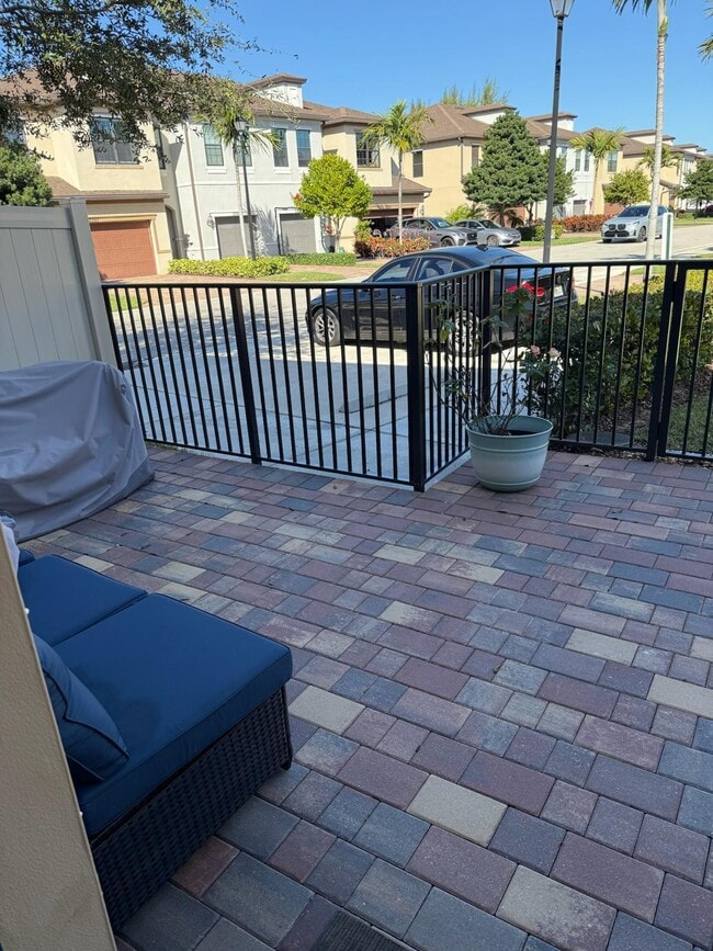 Building Photo - 2877 Bard St