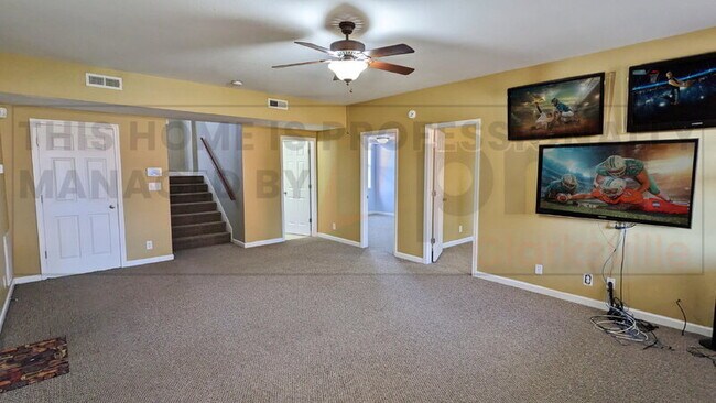 Building Photo - 2780 Cascade Dr