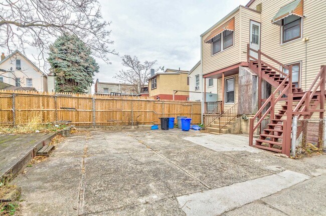 Building Photo - 96 W 21st St