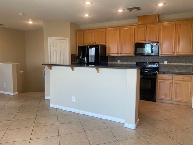 Building Photo - Upgraded 2 Bedroom Condo W/ 1 Car Garage N...