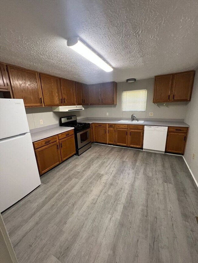 Building Photo - Cozy 3 bedroom 2 bath home in BUFORD SCHOOL DISTRCT!